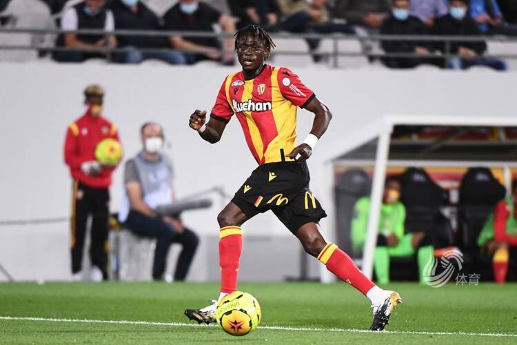 乐鱼体育app-今夜突围战来临，山东男篮围绕法甲止住颓势，引发热议，控场能力受关注