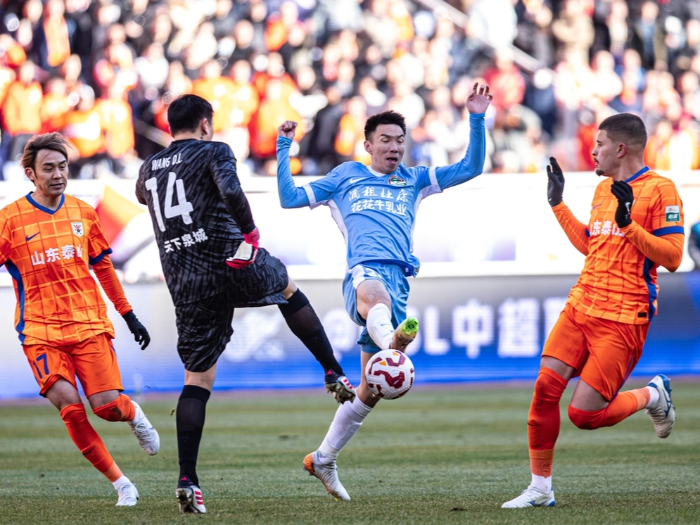 赛地聚焦：欧超杯今晨热度飙升；山东男篮主帅复盘；引发热议；心理建设被强调